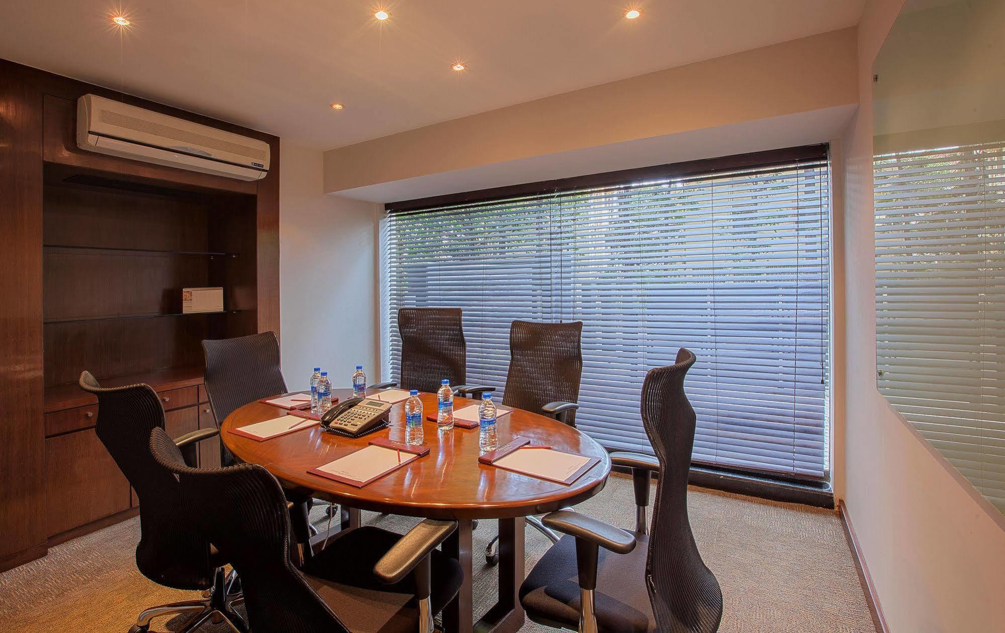 Aparthotel Oakwood residencia Pune Exterior foto